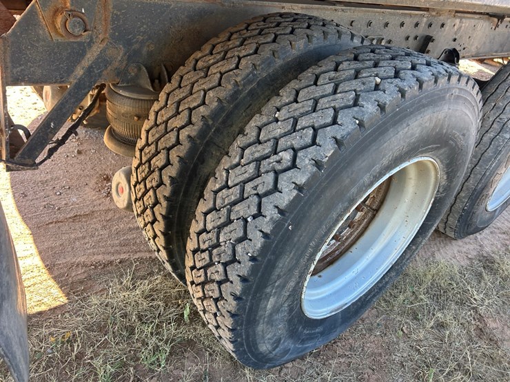 1995-international-8200-image-15