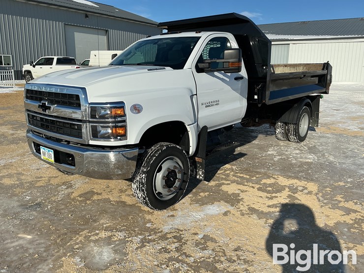 2020-chevrolet-silverado-5500hd-image-1