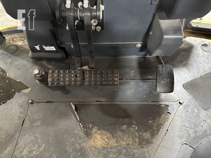 2020-deere-310l-ep-image-23