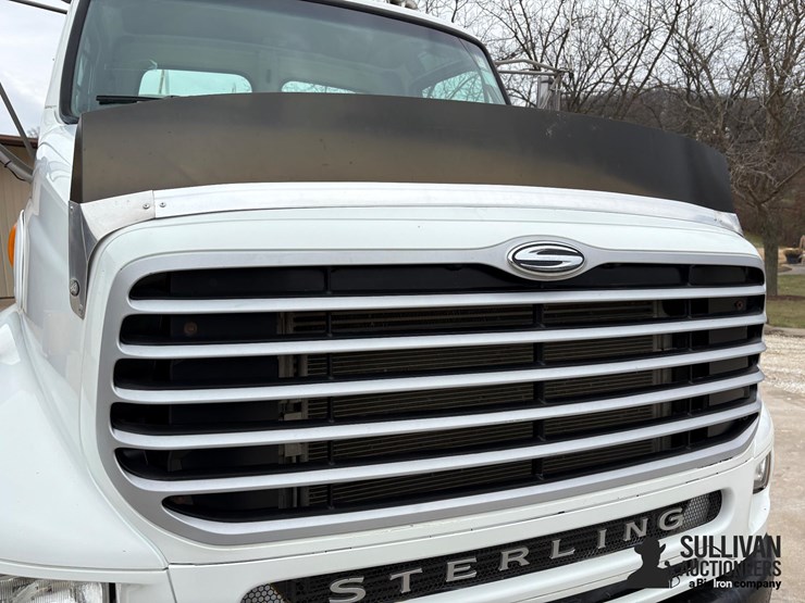 2009-sterling-l9500-image-16