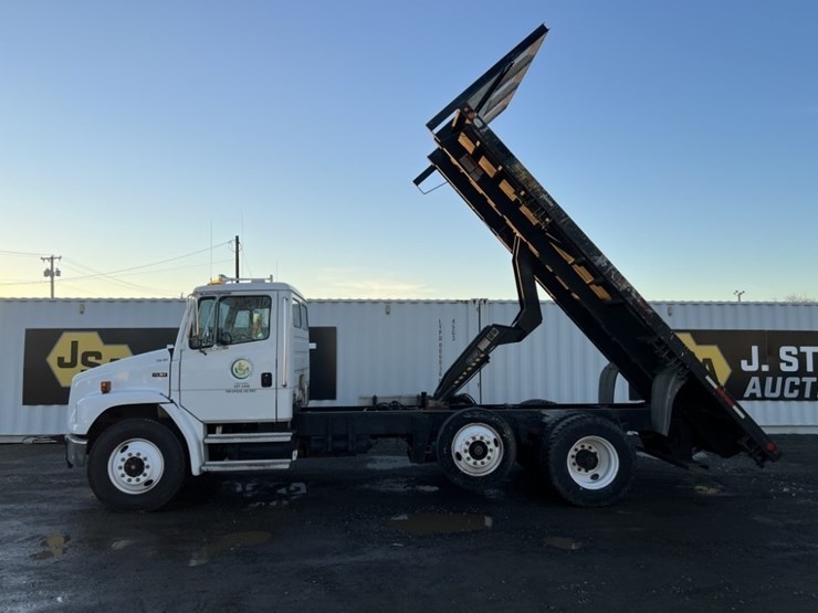 2002-freightliner-fl80-image-33