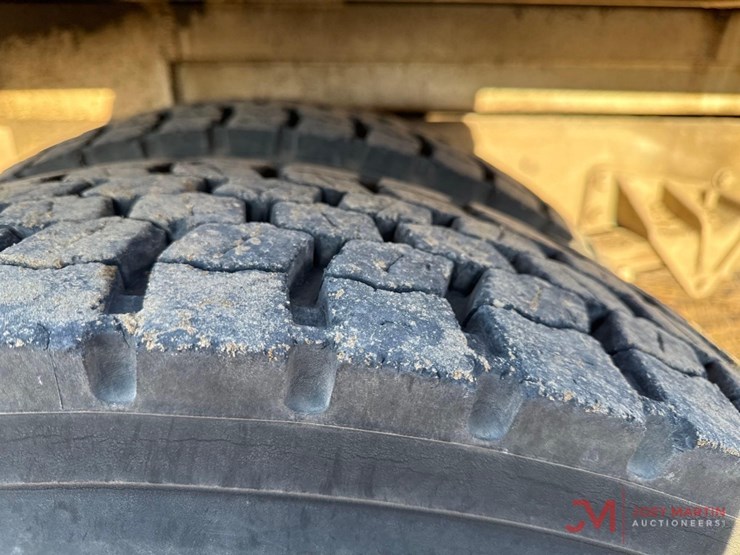 2005-international-durastar-4300-image-11