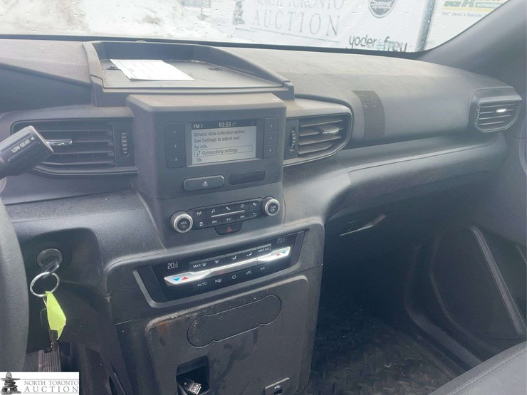 2020-ford-explorer-image-18