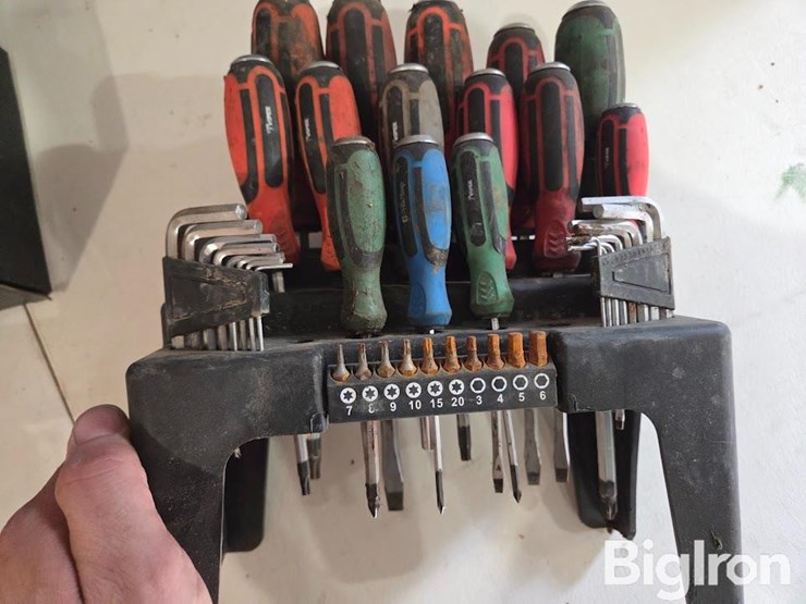 black-widow-jump-pack,-flashlight-&-driver-set-image-9