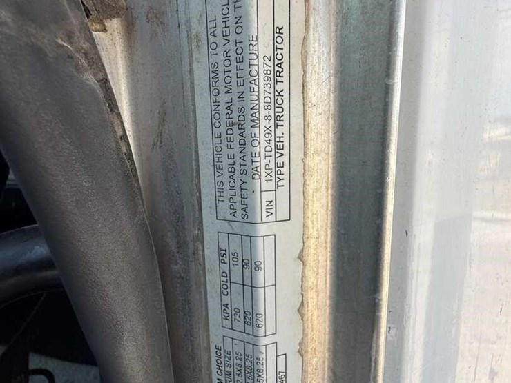 2008-peterbilt-367-image-11