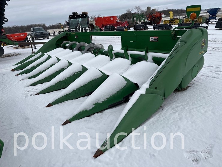 3311---john-deere-8r30-corn-head-image-1