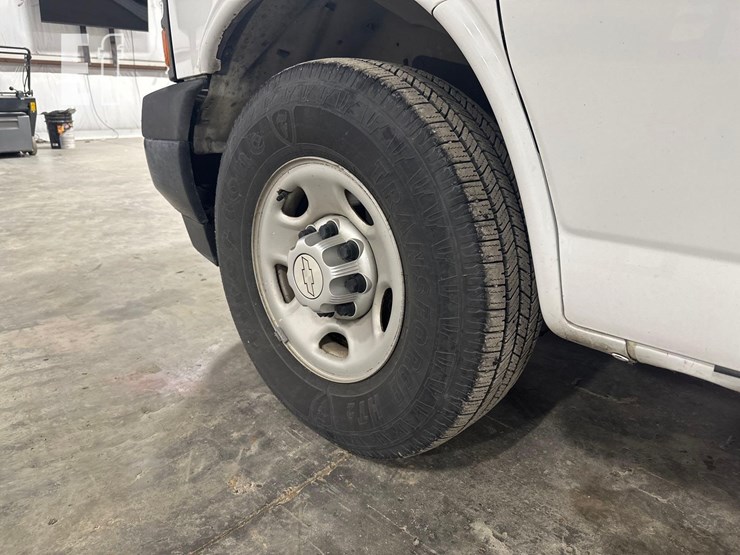 2017-chevrolet-express-2500-image-20