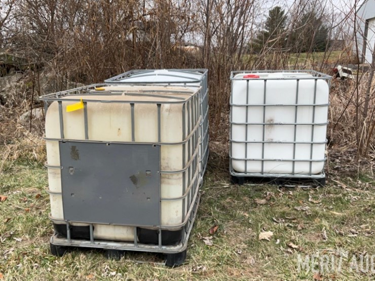 (3)-250-gallon-poly-totes-image-2