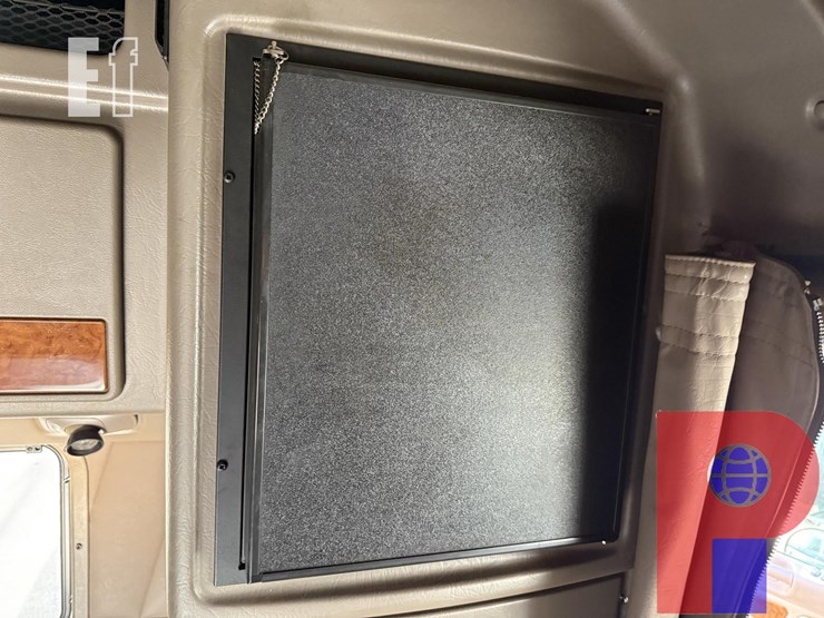 2006-peterbilt-379-image-21