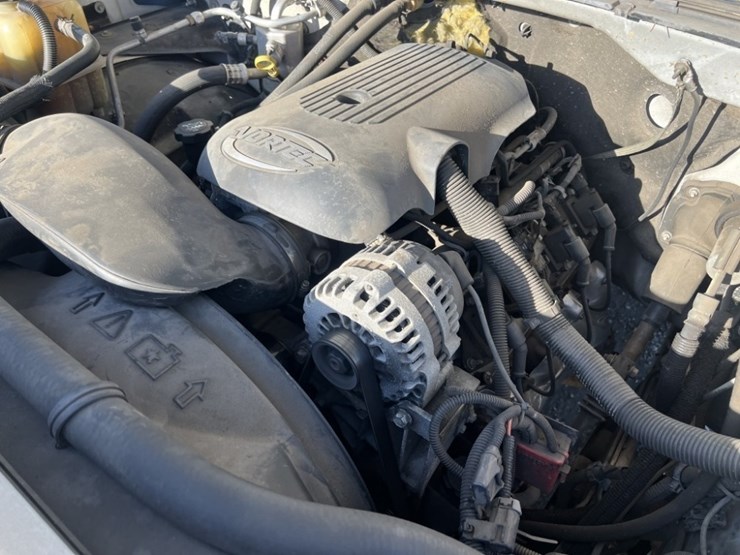 2004-chevrolet-silverado-3500-image-12