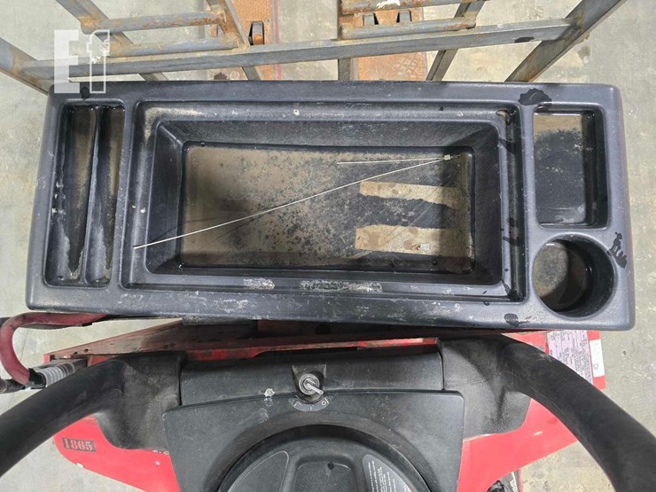 raymond-8400-image-15