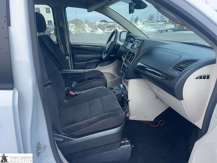 2020-dodge-grand-caravan-se-image-23