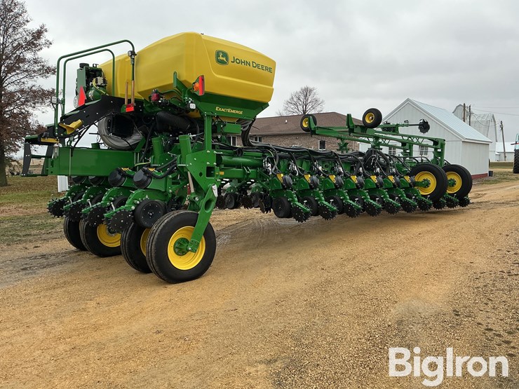 2025-john-deere-1775nt-image-5