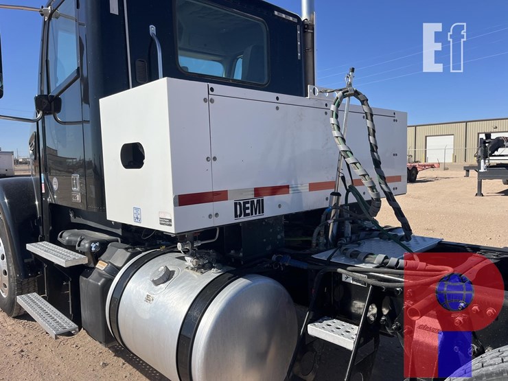 2019-freightliner-coronado-122-sd-image-12