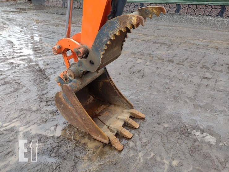 2014-hitachi-zx35u-image-16