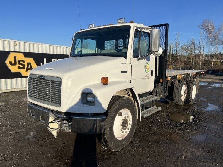 2002-freightliner-fl80-image-1