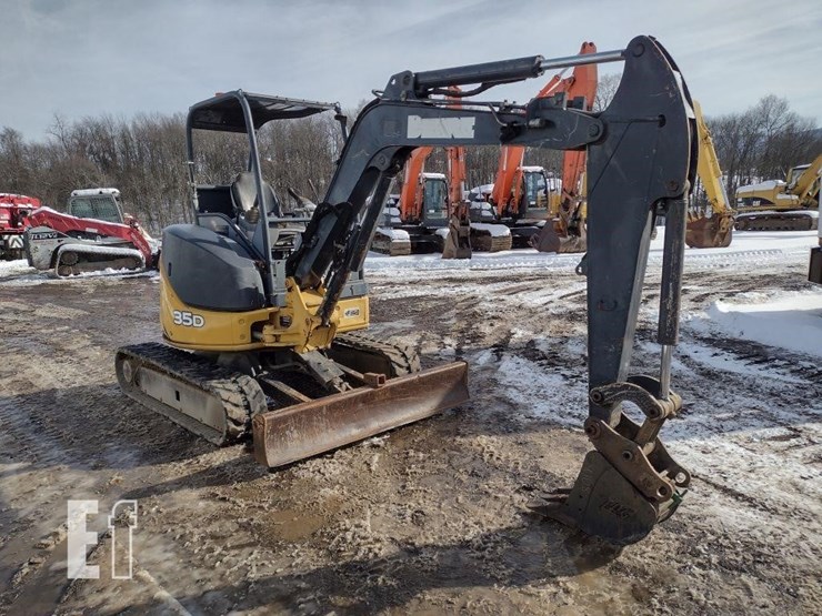 2013-deere-35d-image-47