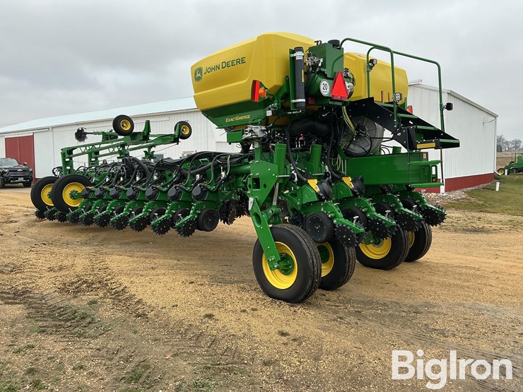 2025-john-deere-1775nt-image-7