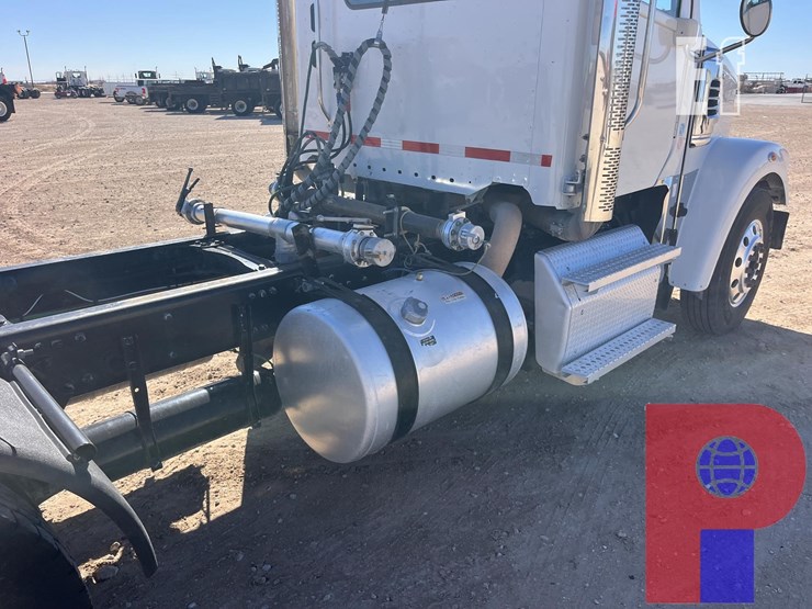 2022-freightliner-coronado-122-sd-image-6