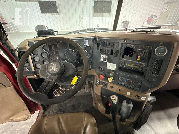 2012-mack-granite-gu713-image-16