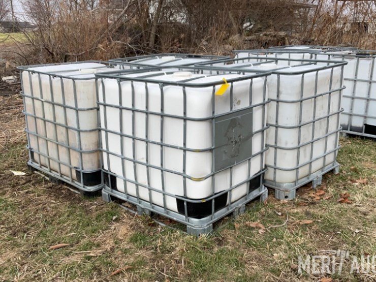 (4)-250-gallon-poly-totes-image-3