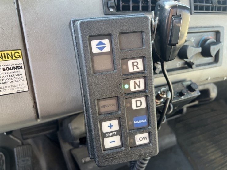 2002-freightliner-fl80-image-25