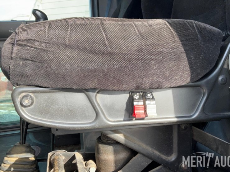 2012-peterbilt-384-image-50