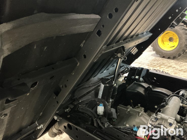 2023-john-deere-gator-image-13