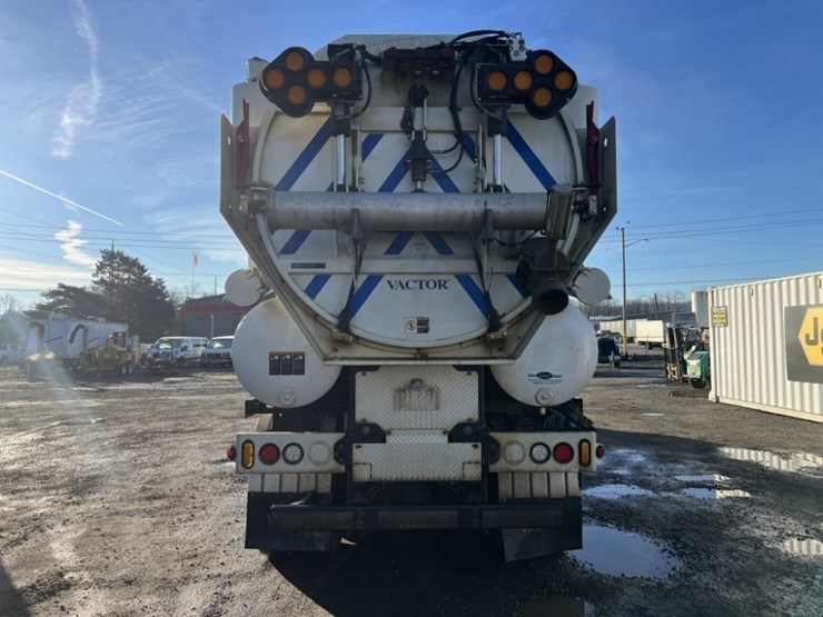 2014-vactor-2100-image-5