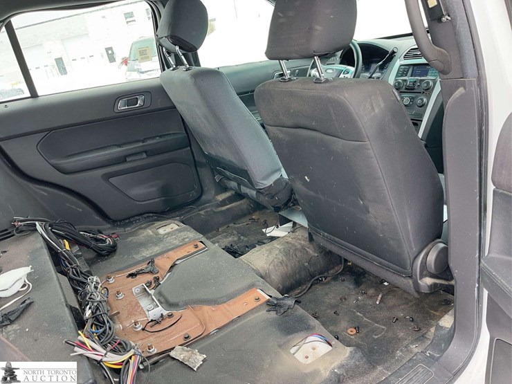 2015-ford-explorer-image-29