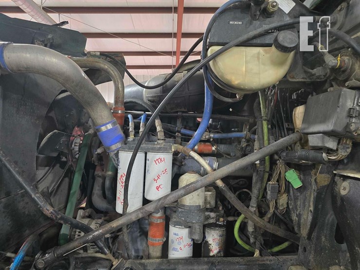 2000-mack-ch613-image-38