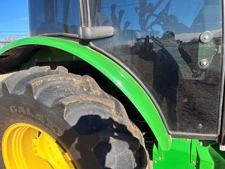 2020-john-deere-5100e-image-35