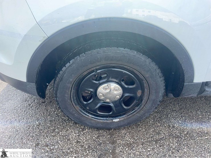 2014-ford-explorer-image-21