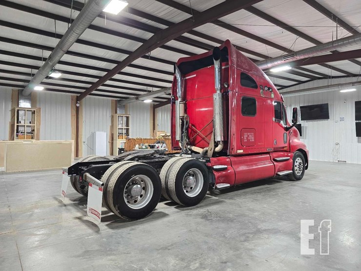 2016-kenworth-t2000-image-3