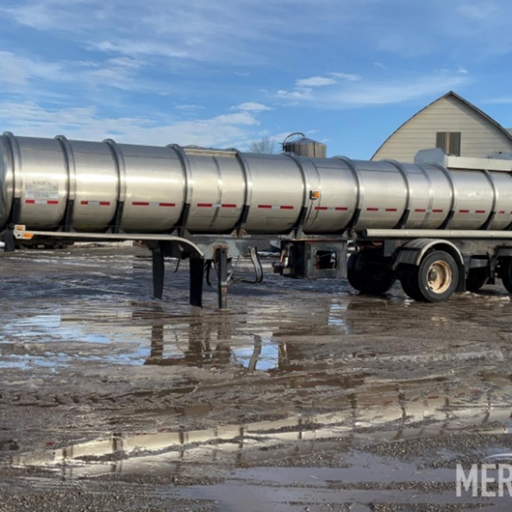 Polar MFG CO. 5,500 Gallon Stainless Steel Tanker