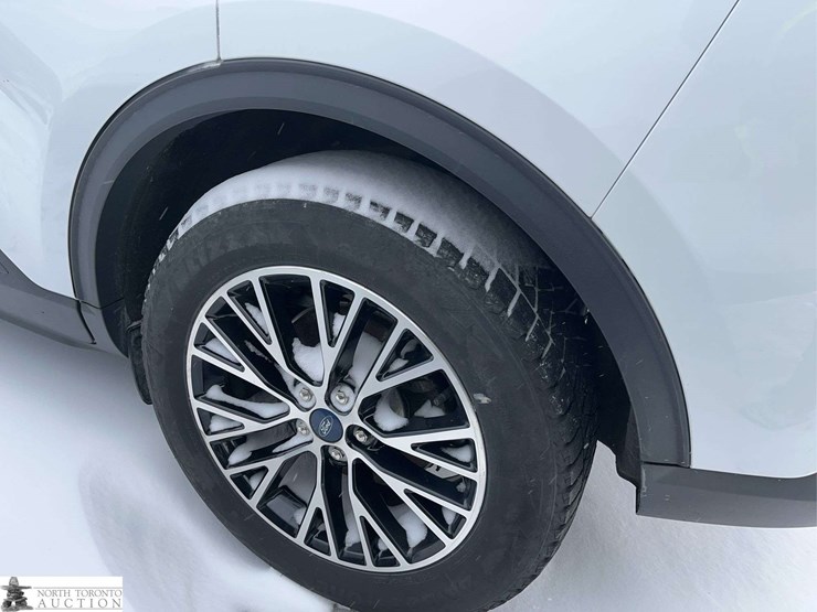 2022-ford-escape-se-image-7