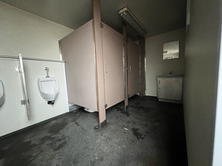 2006-acsi-tt24-102a-t/a-restroom-trailer-image-14