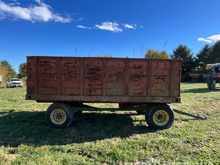 metal-barge-box-on-john-deere-running-gear-image-6