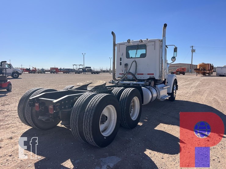 2020-freightliner-coronado-122-sd-image-6