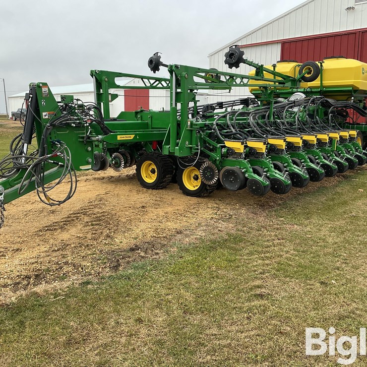 2025 JOHN DEERE DB60