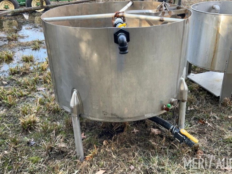 stainless-steel-tank-on-stand-image-6