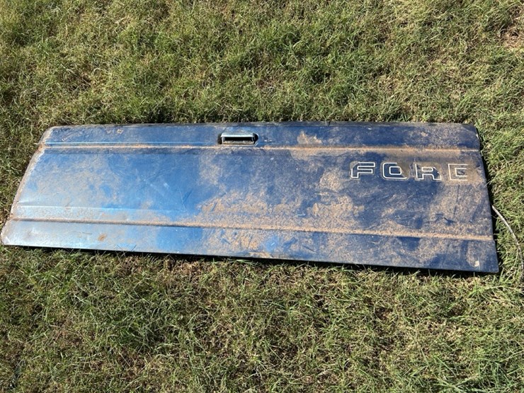#62-•-ford-tailgate-image-1