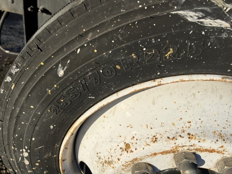 2002-freightliner-fl80-image-18