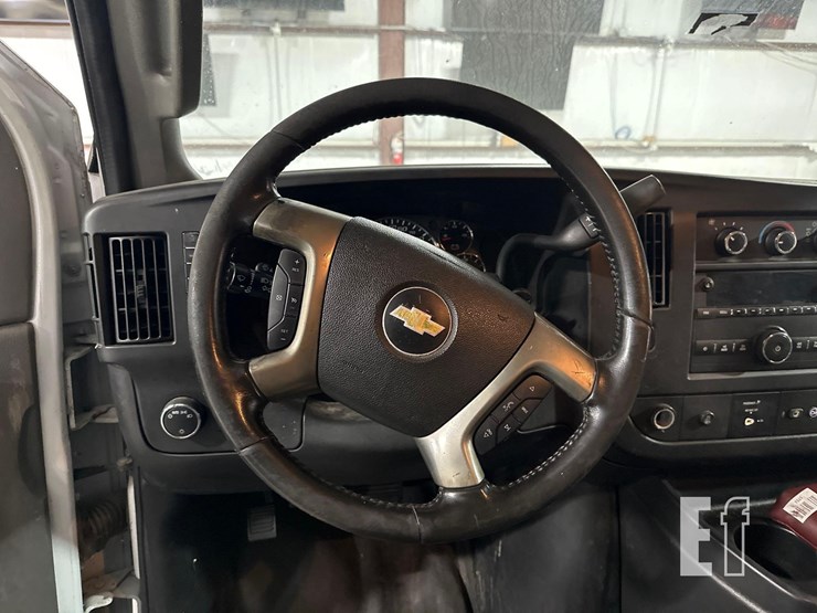 2018-chevrolet-express-2500-image-14