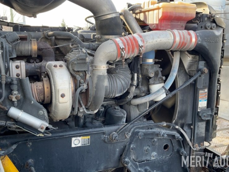 2012-peterbilt-384-image-57