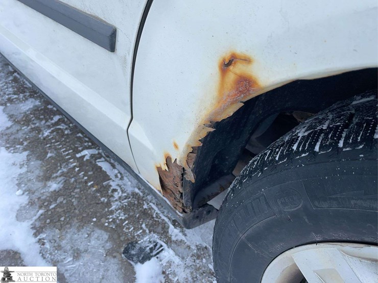 2011-dodge-grand-caravan-image-29