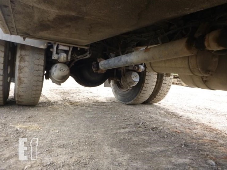 2000-peterbilt-330-image-35