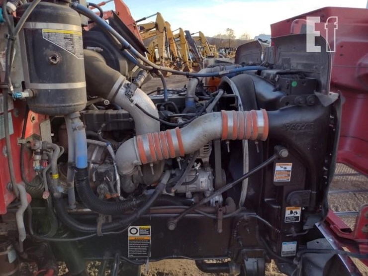 peterbilt-330-image-15