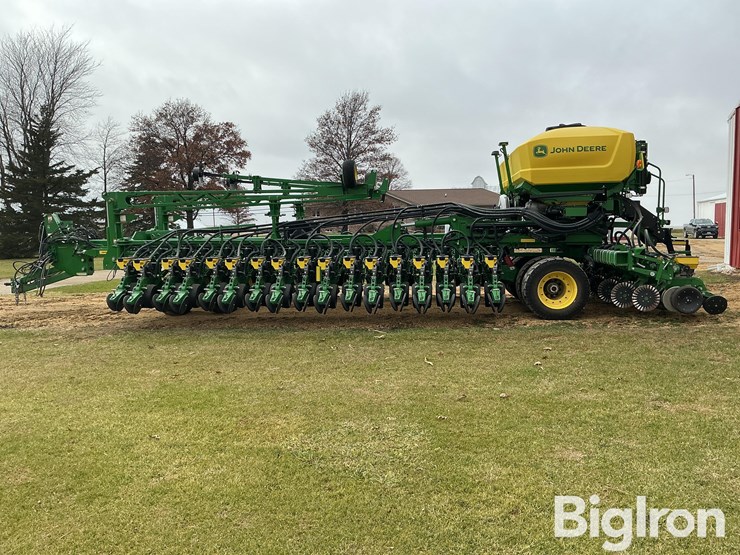 2025-john-deere-db60-image-8