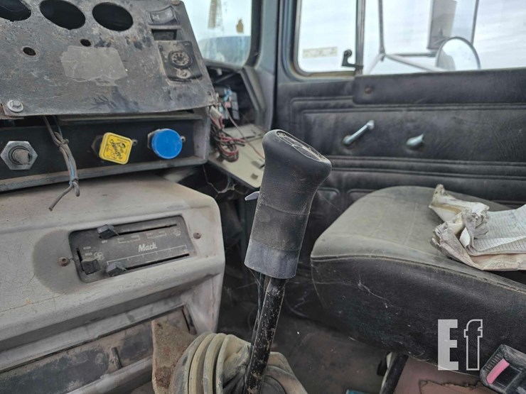 2003-mack-rd688s-image-13